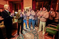 Ministerpräsident Jonas Gahr Støre gratuliert Norwegens Nationalteam zu WM-Qualifikation. - © Terje Pedersen/NTB/dpa