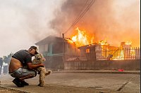 Zehntausende Menschen m&uuml;ssen sich in Sicherheit bringen. - &copy; Javier Torres/AP/dpa
