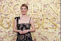 Leonie Benesch kommt zur Verleihung der 82. Golden Globes. - © Jordan Strauss/Invision/AP/dpa