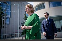 Familienministerin Lisa Paus (Grüne) und Justizminister Marco Buschmann (FDP) geben nach der Kabinettssitzung ein Pressestatement zum Selbstbestimmungsgesetz ab. - © Michael Kappeler/dpa