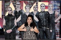 Maria Pasqua Casti und Christian Sander (hinter ihr) während der Show in Hürth. - © RTL2