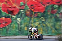 Joshua Tarling in Aktion bei der Giro d’Italia. - © Fabio Ferrari/LaPresse via AP/dpa