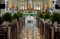 Das Paar hatte die Kirche in Malolos schon vor zwei Jahren gebucht. - © Aaron Favila/AP/dpa