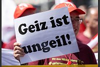 Gewinn vor Jobs? - Nestlé-Beschäftigte begehren auf. - © Boris Roessler/dpa
