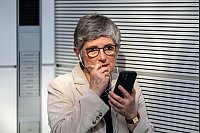 Britta Haßelmann, Fraktionsvorsitzende von Bündnis 90/Die Grünen im Bundestag, telefoniert vor Beginn der Fraktionssitzung ihrer Partei. In einer Bundestags Sondersitzung morgen ist die entscheidende Abstimmung über das Finanzpaket von Union und SPD geplant. - © Michael Kappeler/dpa