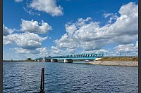 Die Zecheriner Bru?cke ist auf der deutschen Seite der Insel eine von zwei Verbindungen zwischen Usedom und dem Festland. - © Wolfgang Stelljes/dpa-tmn
