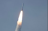 Eine Atlas-V-Rakete der United Launch Alliance mit 27 Internet-Satelliten von Amazons Project Kuiper hebt vom Launch Complex 41 der Cape Canaveral Space Force Station ab. - © John Raoux/AP/dpa