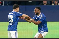 Torschütze Moussa Sylla jubelte mit dem Vorlagengeber Soufiane El-Faouzi. - © Bernd Thissen/dpa