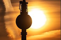 Sonnenaufgang in Berlin - © Fabian Sommer/dpa