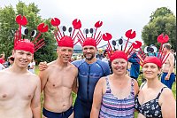 Das Elbeschwimmen wird immer beliebter. - © Frank Hammerschmidt/dpa