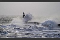 In vielen Regionen sind Sturmwarnungen in Kraft. - © Owen Humphreys/PA Wire/dpa