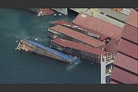 Der Hafen von Long Beach ist einer der wichtigsten der USA. Er liegt rund 30 Kilometer südlich der kalifornischen Metropole Los Angeles. - © Uncredited/KABC-TV/AP/dpa