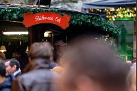 Der Weihnachtsmarkt startete als einer der ersten bundesweit. - © Henning Kaiser/dpa