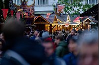 Der Weihnachtsmarkt startete als einer der ersten bundesweit. - © Henning Kaiser/dpa