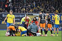 Bestürzung nach der Verletzung von Florian Flick. - © Swen Pförtner/dpa