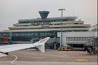 Auch am Airport Köln/Bonn lag der verkehrsreichste Tag in diesem Jahr in den Herbstferien. (Archivbild) - © Jan Woitas/dpa