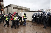 Die Stürmung des Veranstaltungsorts wurde verhindert. - © Hannes P. Albert/dpa