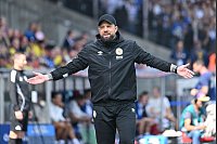 Durfte sich nach dem Pokal-Aus über eine starke Leistung seines Teams freuen: Eintracht-Trainer Heiner Backhaus. - © Swen Pförtner/dpa