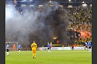 Im Dresdner Fanblock wurde Pyrotechnik gez&uuml;ndet. - &copy; FOTO: CHRISTIAN WEISCHE