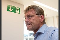 Der AfD-Mann wurde von einer tiefgefrorenen Torte getroffen. (Archivbild) - © picture alliance / dpa
