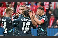 Leipzig vorerst an der Spitze der Bundesliga - Tabelle - Willi Orban bejubelt sein 0:2 - © Torsten Silz/dpa