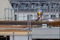 Baustelle in Köln: Für mehr Wohnungen soll der «Bau-Turbo» sorgen. (Archivfoto) - © Rolf Vennenbernd/dpa