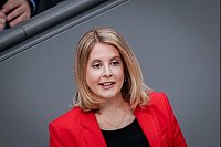 Verena Hubertz, die SPD-Ministerin für Bauwesen, will bezahlbaren Wohnraum schaffen. (Archivfoto) - © Kay Nietfeld/dpa