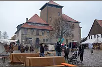 Besucher trotzen beim Bardentreff und Kl&auml;schen in Horn dem Regen. - &copy; Raphael Bartling