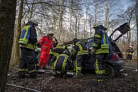 Wechselnde Lage: Zur Großübung lippischer Feuerwehren, Stäbe und Hilfsorganisationen ändert sich die Situation beinahe minütlich. Foto: Gocke