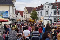 Proppevoll: Die Neuerungen der Veranstalter erzielen ihre Wirkung. Denn trotz des durchwachsenen Wetters erfreut sich das Kiliansfest eines regen Andrangs. - &copy; Foto: Pinsch