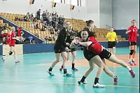 Die Handballerinnen des Hermann-Vöchting-Gymnasiums haben es in die Endrund von "Jugend trainiert für Olympia" geschafft. - © Dominic Behde
