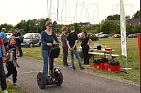 WAVE-TROPHY 2016 - Größte E-Automobilrallye tankt in Dörentrup auf.
Weltrekord mit den meisten zeitgleich aufgeladenen Elektrofahrzeugen mit erneuerbaren Energien geschafft. Viele verschiedene E-Fahrzeuge wurden präsentiert. - © Tanja Watermann