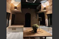 Vanessa und Al Grant haben einen ausgemusterten Polizeibulli in einen modernen Van verwandelt, mit dem sie jetzt die erste Reise absolviert haben. - © Vanessa Grant