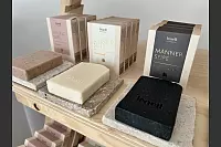 Die Naturseifen gibt es nicht nur mit verschiedenen D&uuml;ften, sondern auch f&uuml;r unterschiedliche K&ouml;rperpartien. - &copy; Nicole Sielermann