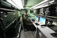 Hauptfeldwebel Marcel Dünnebake im Bataillonsgefechtsstand - © Vera Gerstendorf-Welle