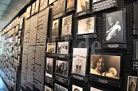 Viele Fotos dokumentieren ein glückliches Leben der Opfer des Holocaust, bevor sie ins KZ Auschwitz deportiert wurden - © Silke Buhrmester(LZ)