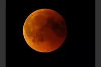 Blutmond &uuml;ber dem Vogtland in Sachsen - &copy; Thomas Zapf