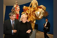 Zwei glorreiche Meister, 2005: Gr&uuml;ndungsdirektor Jan Hoet mit Architekt Frank Gehry bei der Er&ouml;ffnung.Zwei glorreiche Meister, 2005: Gr&uuml;ndungsdirektor Jan Hoet mit Architekt Frank Gehry bei der Er&ouml;ffnung. - &copy; Frank-Michael Kiel-Steinkamp