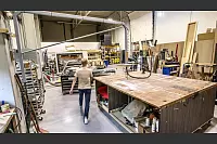 In der hauseigenen Tischlerei entstehen neue Sets und Requisiten. - © Daniel Salmon