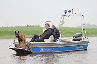 Leichenspürhunde schlugen an mehreren Stellen in der Weser an. - © Foto: Alex Lehn