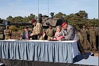 Deutsch-Britisches Ministertreffen - Ursula von der Leyen in Augustdorf - © Bernhard Preuß