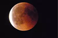 Blutmond &uuml;ber Remmighausen - &copy; Sandra Schneider