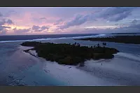 Eine der Inseln, auf denen Alexander Maksimov (der kleine Punkt vorne rechts) sein Experiment wagte. - &copy; Alexander Maksimov