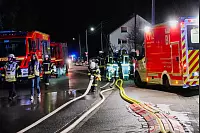 Die Feuerwehr rückte zu einem Großbrand in Bielefeld-Altenhagen aus. - © Paul Brinkmann