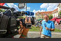 Das Fernsehen war auch auf dem Rathausplatz. - © Daniel Salmon