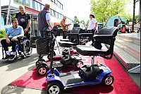 Impressionen vom ”SmileDay" 2023. Zum ersten Mal veranstaltete das Vitalzentrum Kühlmuss & Grabbe eine Art Hausmesse. Schauplatz war die Unternehmenszentrale an der Sylbeckestraße in Detmold. - © Nicole Ellerbrake