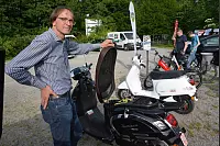 WAVE-TROPHY 2016 - Größte E-Automobilrallye tankt in Dörentrup auf.
Weltrekord mit den meisten zeitgleich aufgeladenen Elektrofahrzeugen mit erneuerbaren Energien geschafft. Viele verschiedene E-Fahrzeuge wurden präsentiert. - © Tanja Watermann