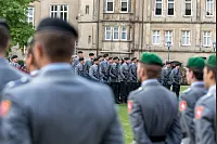 Ministerpräsident verleiht auf dem Schloßplatz der Panzerbrigade 21 „Lipperland“ der Bundeswehr das Fahnenband des Landes Nordrhein-Westfalen. - © Jannik Stodiek