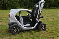 WAVE-TROPHY 2016 - Größte E-Automobilrallye tankt in Dörentrup auf.
Weltrekord mit den meisten zeitgleich aufgeladenen Elektrofahrzeugen mit erneuerbaren Energien geschafft. Viele verschiedene E-Fahrzeuge wurden präsentiert. - © Tanja Watermann