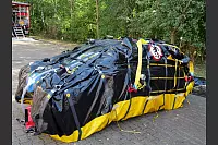 Der Lippische Feuerwehrverband feiert sein 150-jähriges Bestehen mit einem Familientag am Feuerwehrausbildungszentrum Brake. Das EIS-Team zeigt, wie gelöschte Elektrofahrzeuge gekühlt und gesichert werden. - © Thomas Krügler